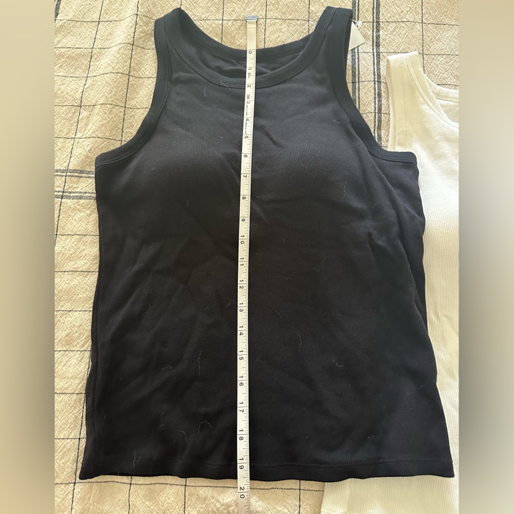 Uniqlo Black and White Women's Tank Tops - Picture 3 of 4